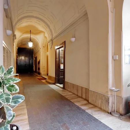 Daire Piazza Mattei Elegant | Romeloft Roma