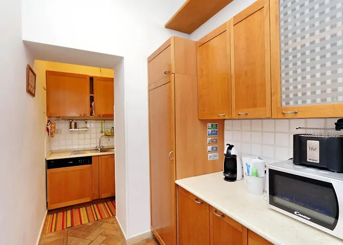 Piazza Mattei Elegant | Romeloft Daire