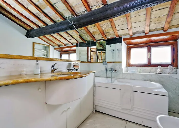 Daire Piazza Mattei Elegant | Romeloft *