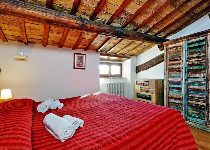 Daire Piazza Mattei Elegant | Romeloft Roma