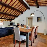 Piazza Mattei Elegant | Romeloft Apartment